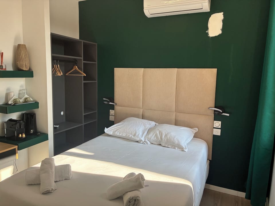 Deluxe Double Room, Courtyard View | Desk, free WiFi