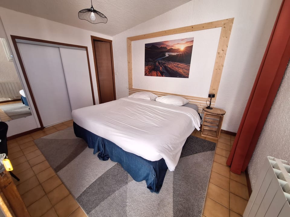 Double Room | Desk, free cribs/infant beds, rollaway beds, free WiFi