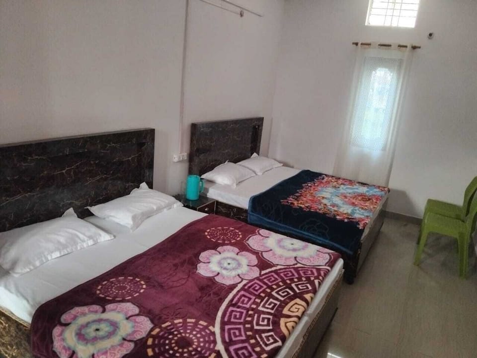 Triple Room, Non Smoking, Mountain View | Rollaway beds, bed sheets
