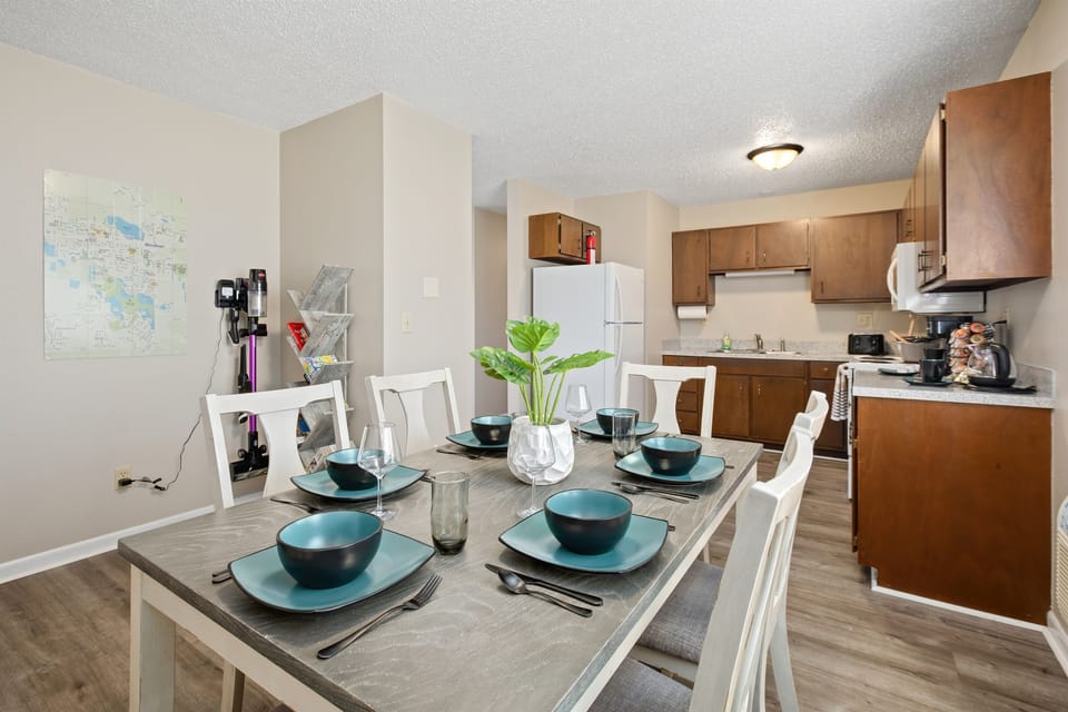 Dining Room & Kitchen