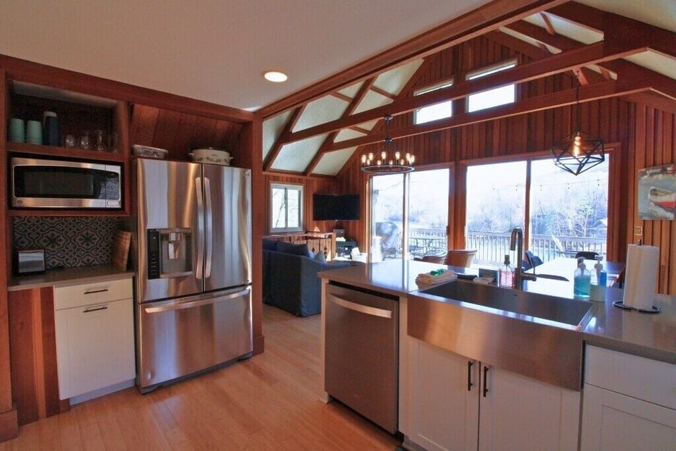 Full sized fridge/freezer, dishwasher, stove/oven, toaster, coffee maker, and microwave