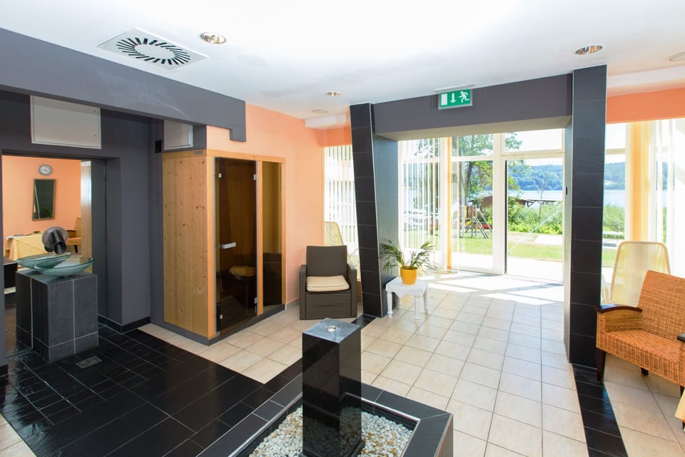 Sauna, hot tub, Turkish bath, body treatments, body wraps, facials