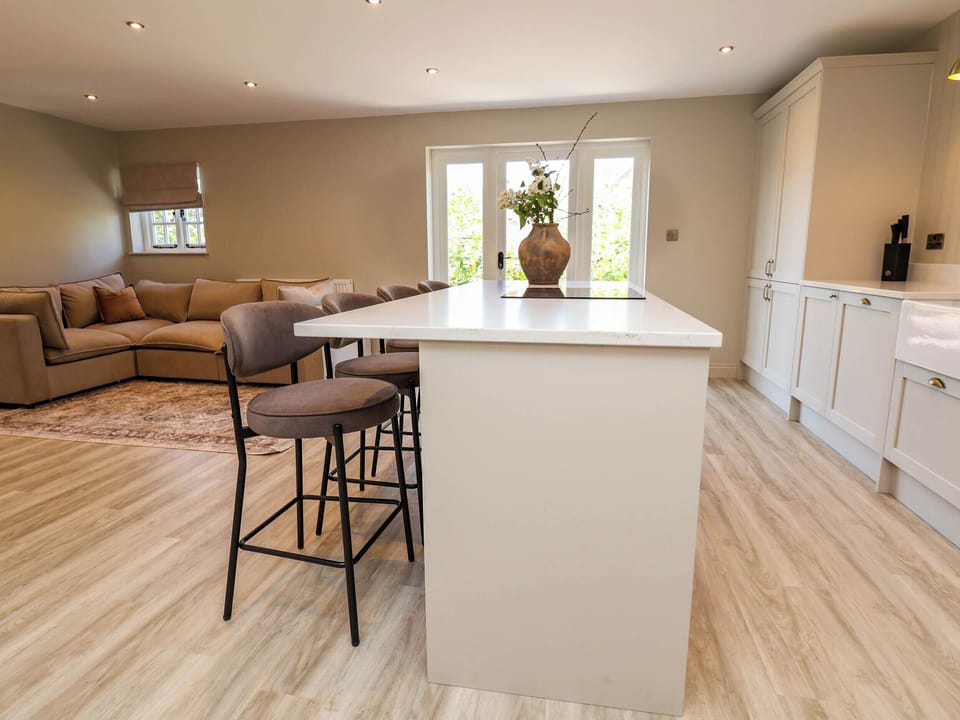 Cottage | Dining