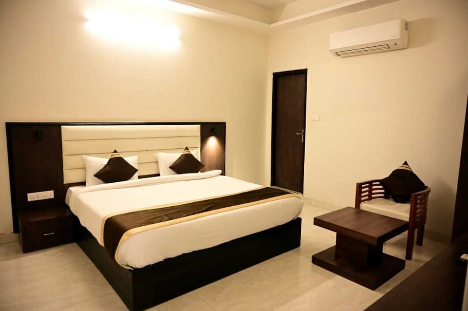 Premium bedding, free minibar items, in-room safe, blackout drapes