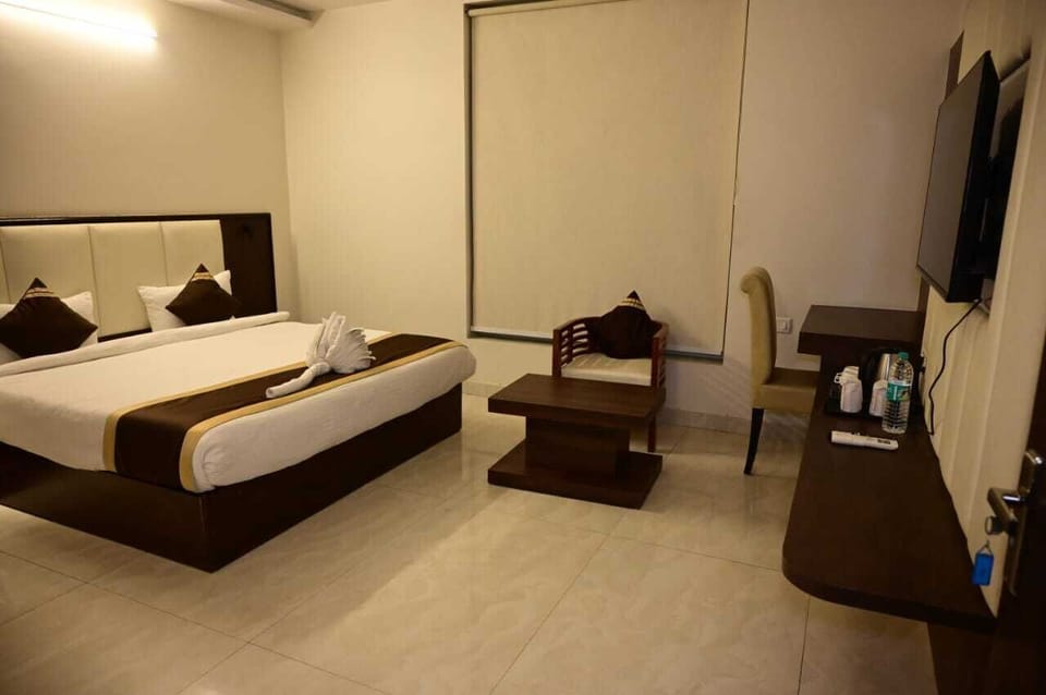 Premium bedding, free minibar items, in-room safe, blackout drapes