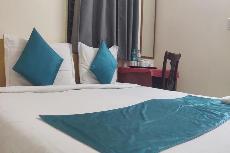 Deluxe Double Room, City View | Desk, free WiFi