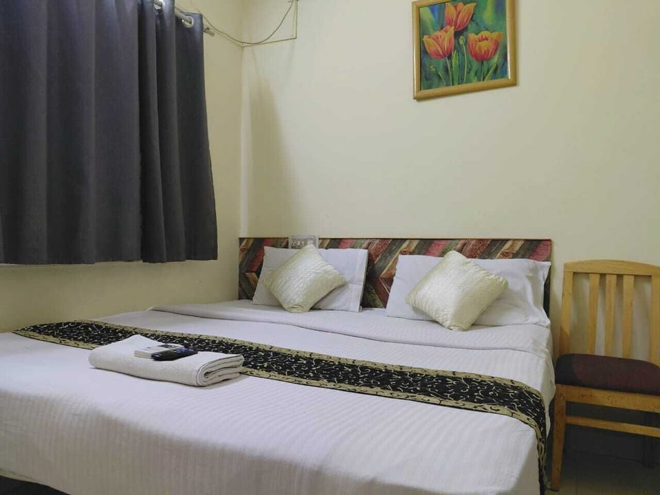 Standard Double Room, City View | Desk, free WiFi