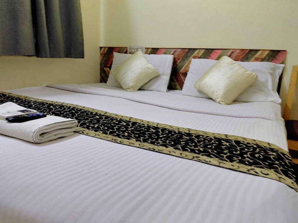 Standard Double Room, City View | Desk, free WiFi