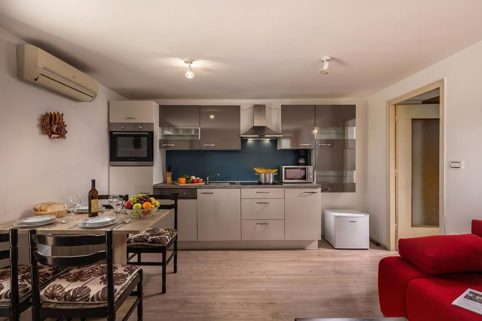 Family Apartment, 1 Bedroom, Microwave (The Wave - Apt with Seaview and) | Interior