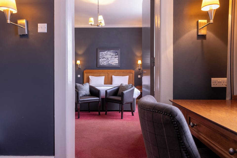 Family Room | Desk, free WiFi, bed sheets