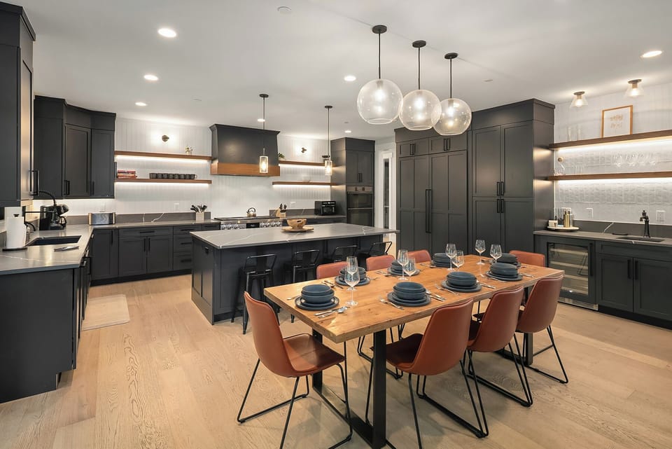 100 Bullwheel. - Seating for 8 at the dining table with additional seating for 4 at the kitchen island.