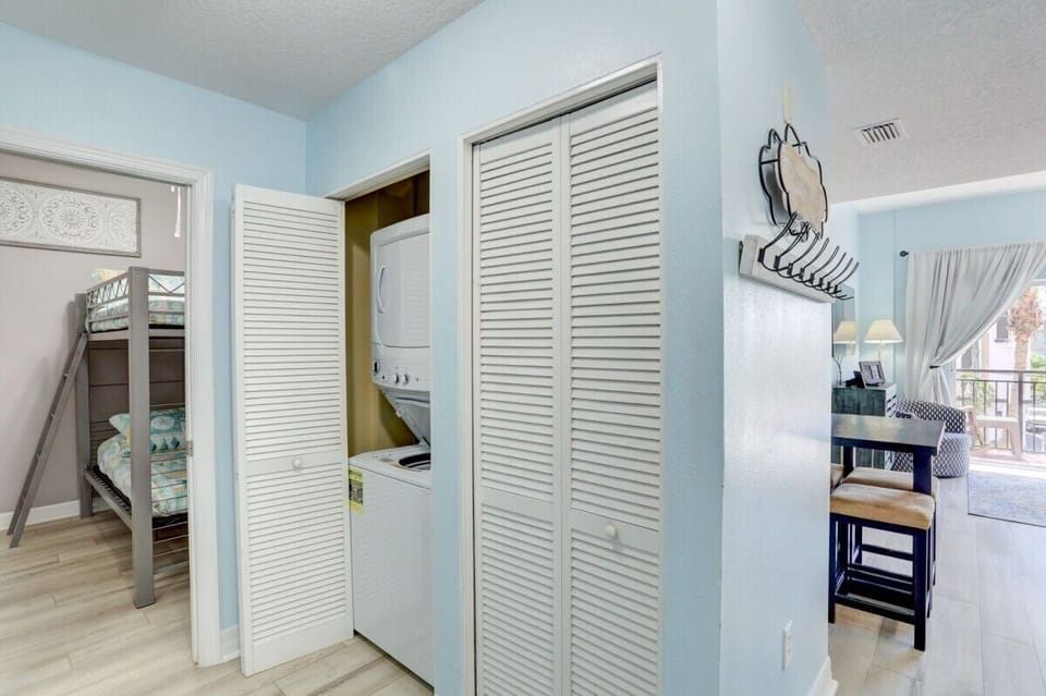 Washer/Dryer in Unit