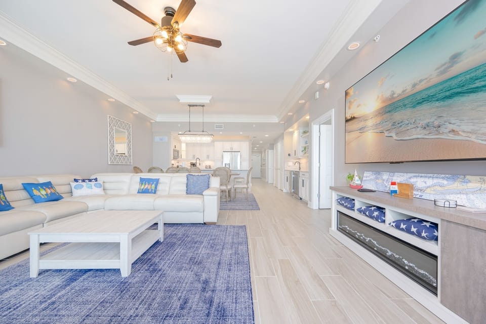 Condo, 3 Bedrooms | Living area
