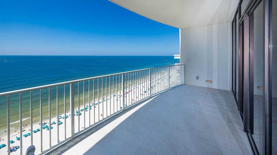 Condo, 3 Bedrooms | Property grounds