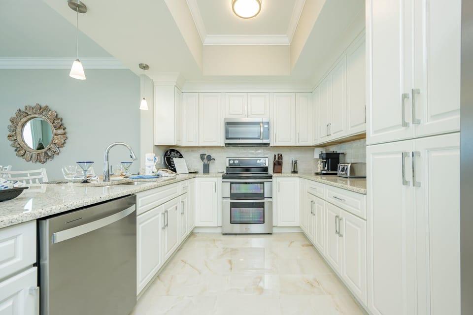 Condo, 3 Bedrooms | Private kitchen | Coffee/tea maker, fridge, oven