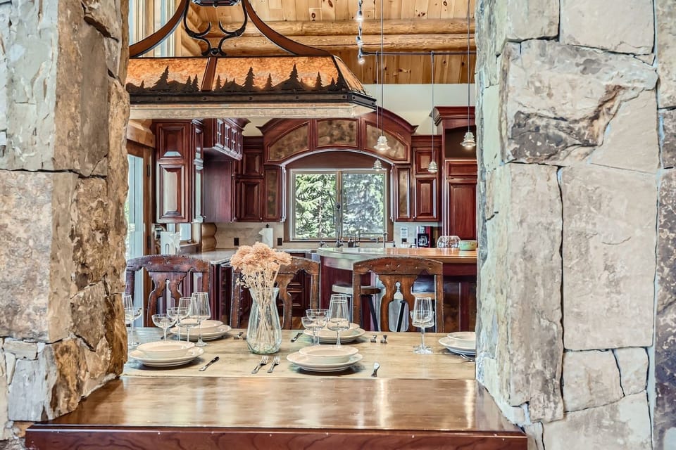 House, 6 Bedrooms | Dining