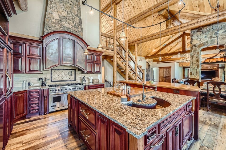 House, 6 Bedrooms | Private kitchen | Coffee/tea maker, fridge, oven, toaster