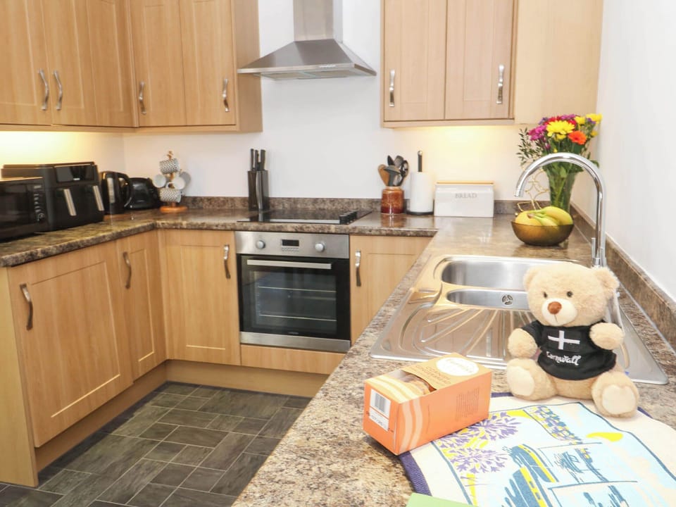 Fridge, microwave, toaster, cookware/dishes/utensils