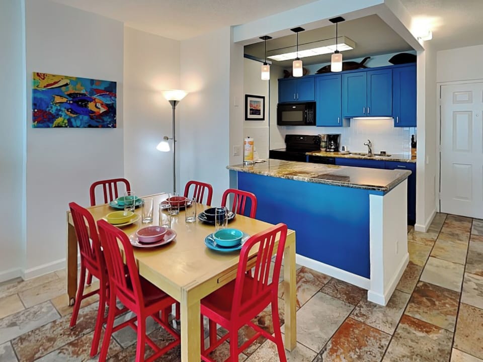 Dining Area - Seating for 6