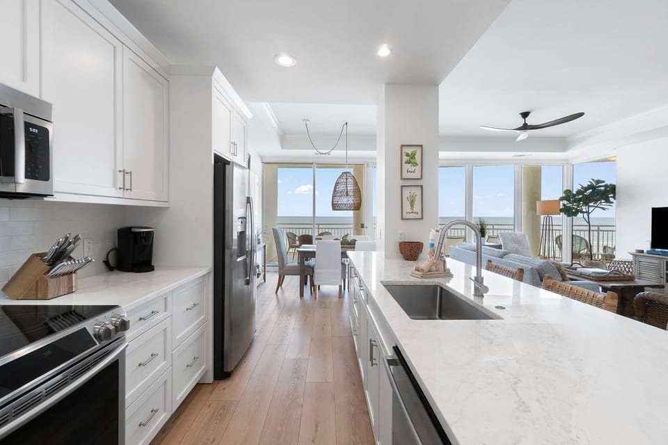 Condo, Multiple Beds (La Playa 302) | Private kitchen | Oven, toaster, paper towels