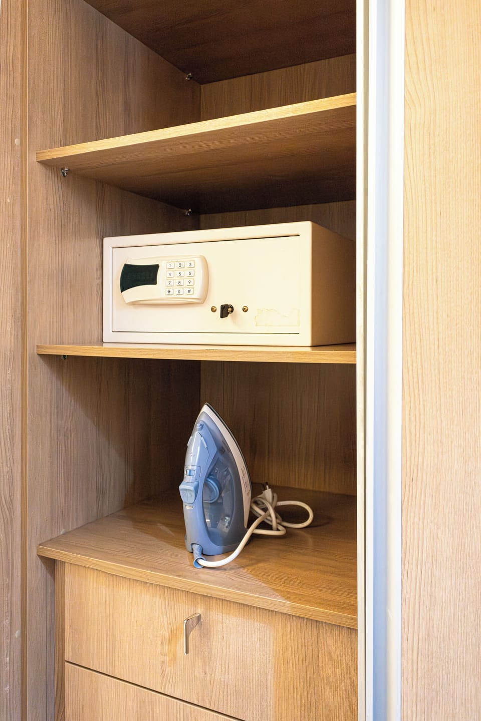 Desk, laptop workspace, iron/ironing board, free WiFi
