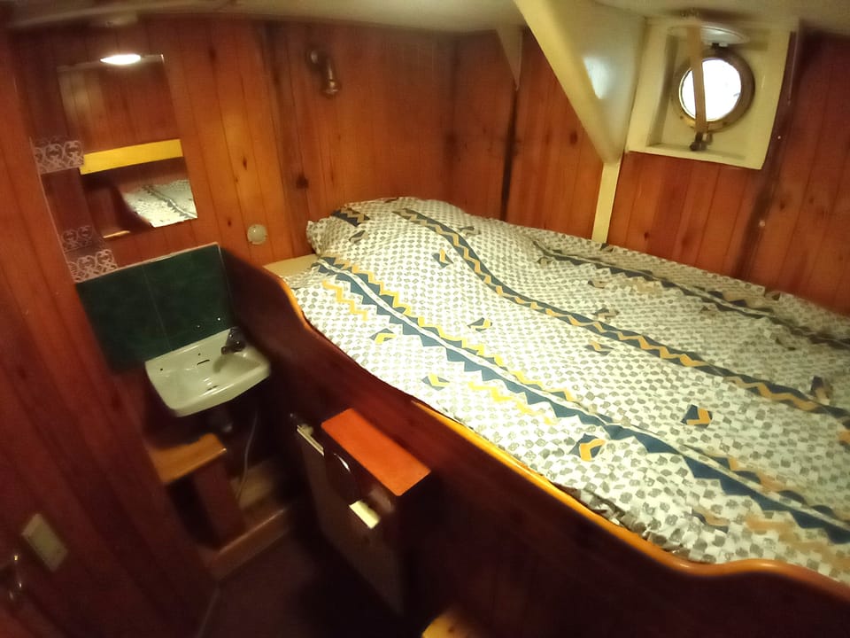 Room (Enmanshytt) | Premium bedding, WiFi (free), bed sheets