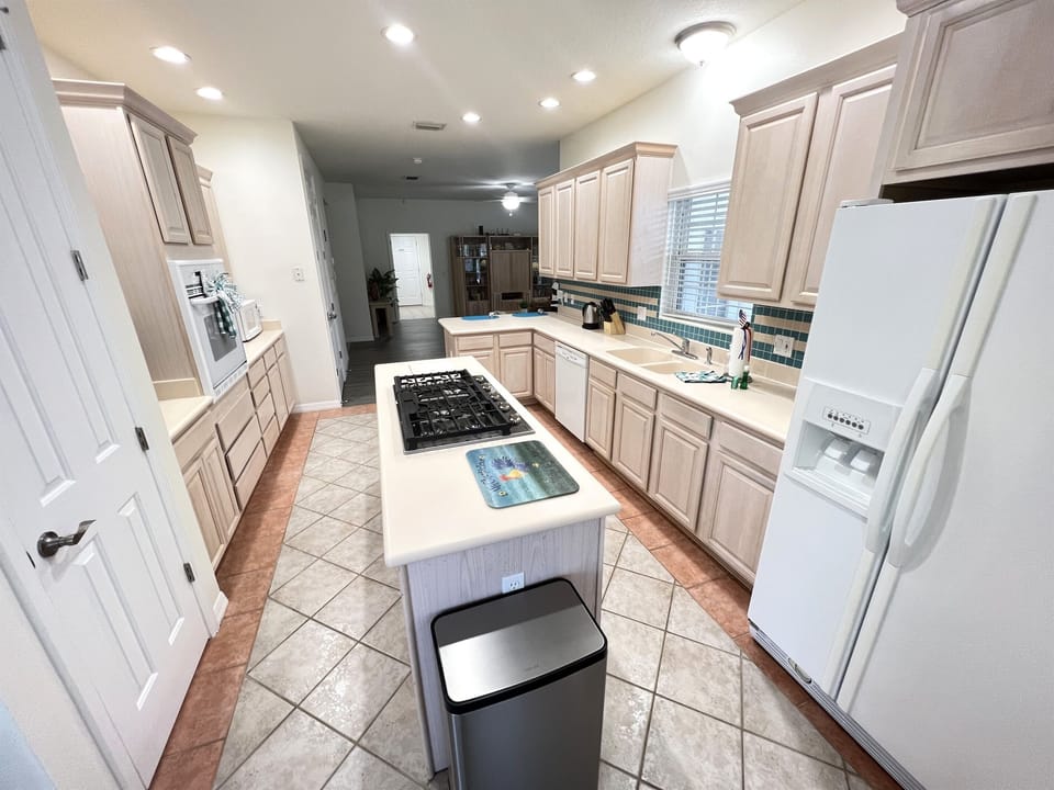 Large Kitchen with all the appliances needed