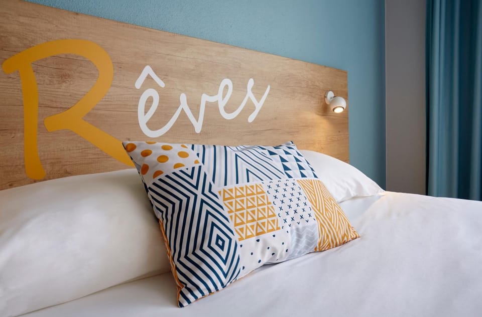 In-room safe, desk, soundproofing, iron/ironing board