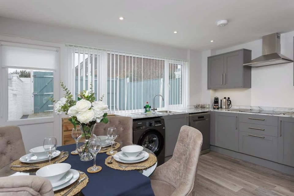 The open living and dining areas at Blue Puffin Stays Short Lets & Serviced Accommodation is perfect for enjoying a family meal after exploring the city centre.
