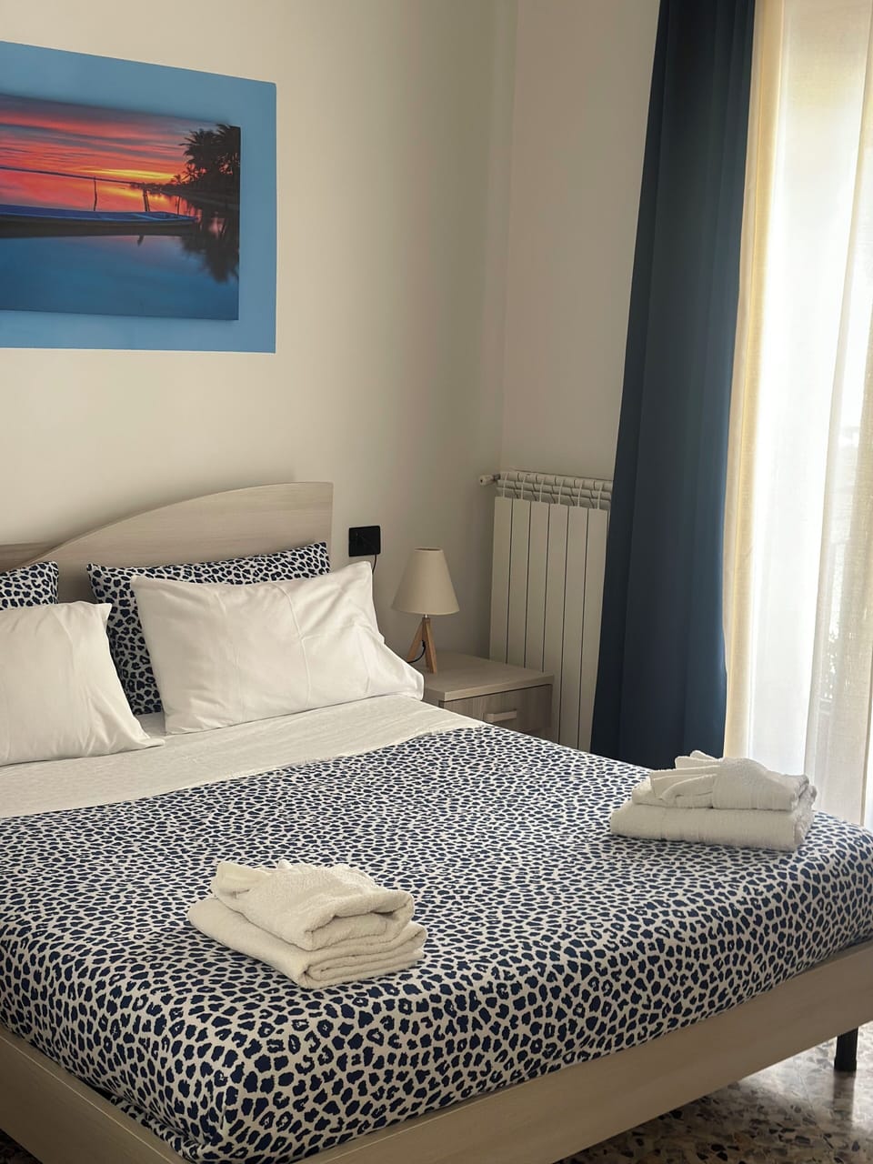 Camera Blu con Balcone | Free WiFi, bed sheets