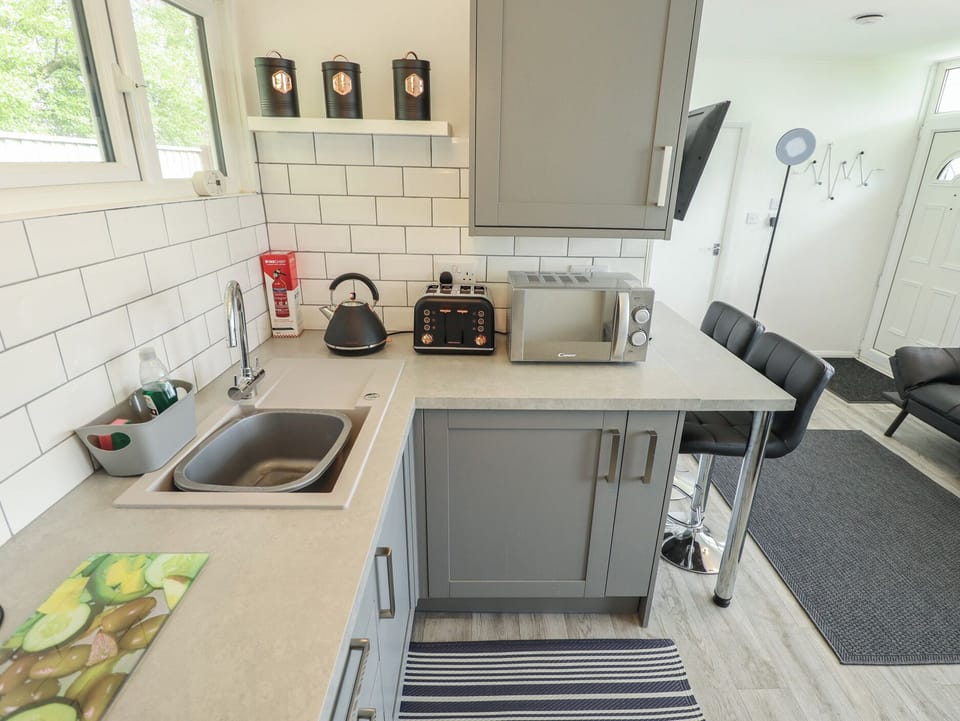 Fridge, microwave, toaster, cookware/dishes/utensils
