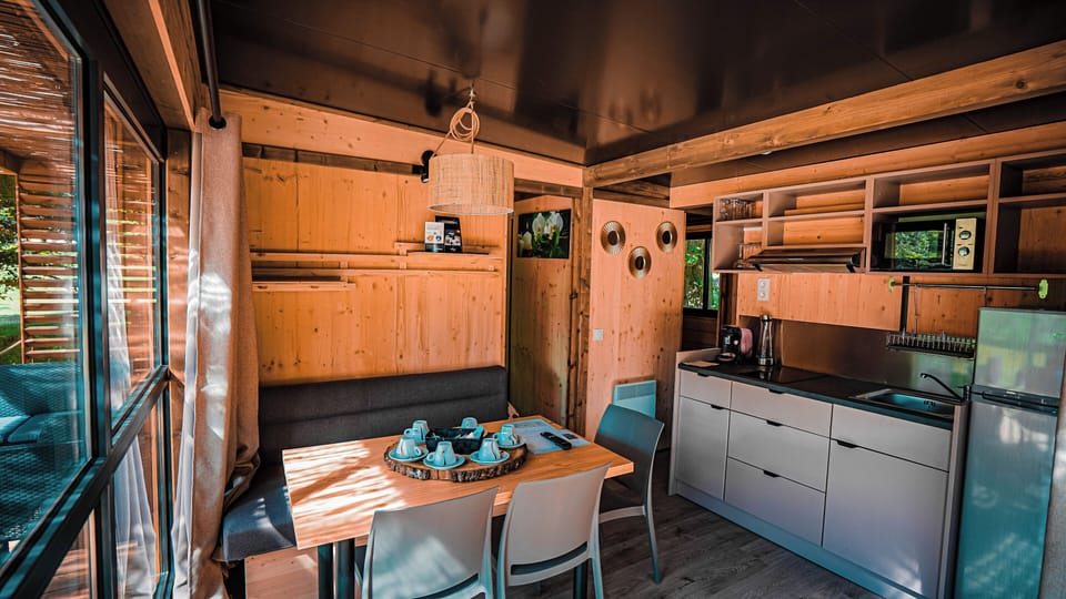 Family Cottage, Lake View | Living area | TV