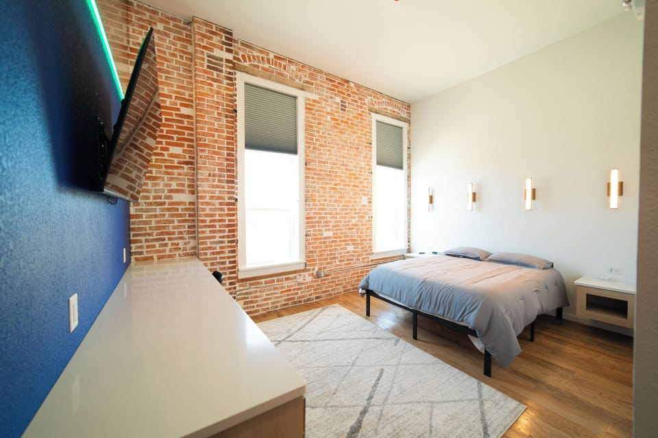 Desk, laptop workspace, free WiFi