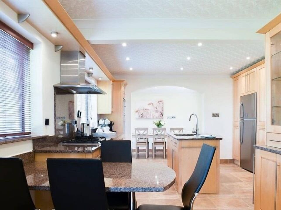 Cottage | Private kitchen | Fridge, microwave, dishwasher, toaster