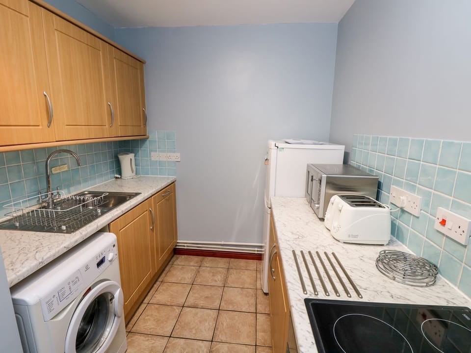 Dishwasher, cookware/dishes/utensils