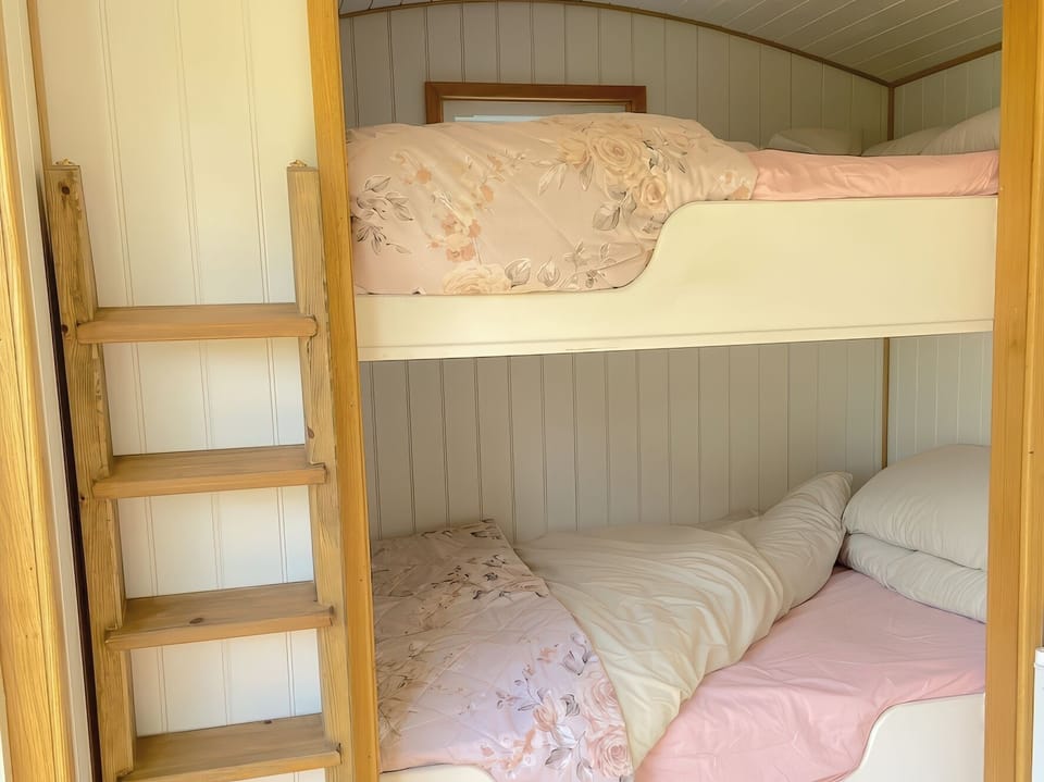 1 bedroom, individually decorated, individually furnished