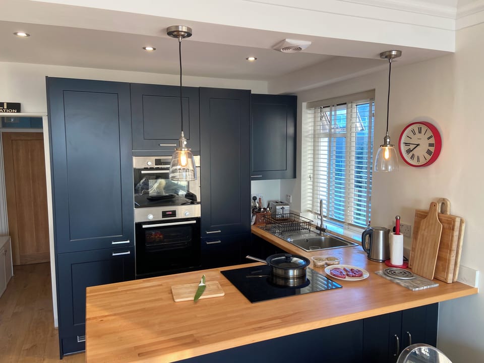 Dishwasher, cookware/dishes/utensils