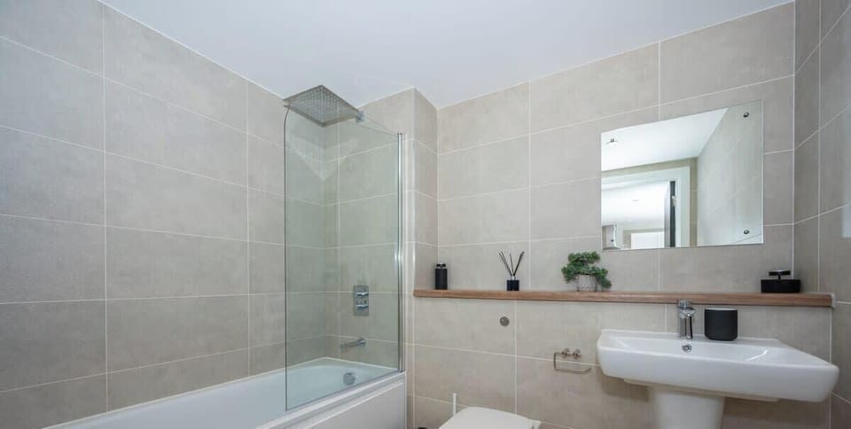 Bathroom at Valore Property Services Short Lets & Serviced Accommodation