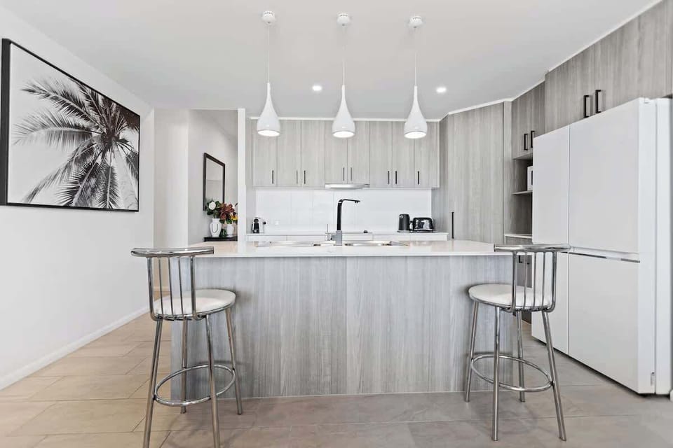 Start your mornings right with a comfortable and stylish chromium-plated high stool at the breakfast bar.