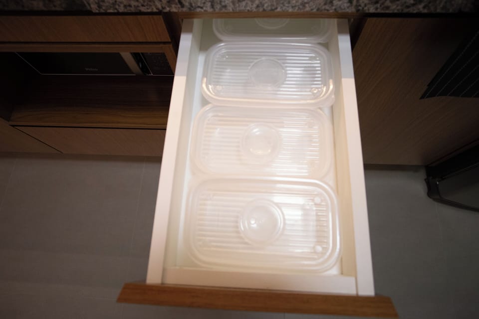 Studio | Private kitchen | Fridge, microwave, stovetop, cookware/dishes/utensils