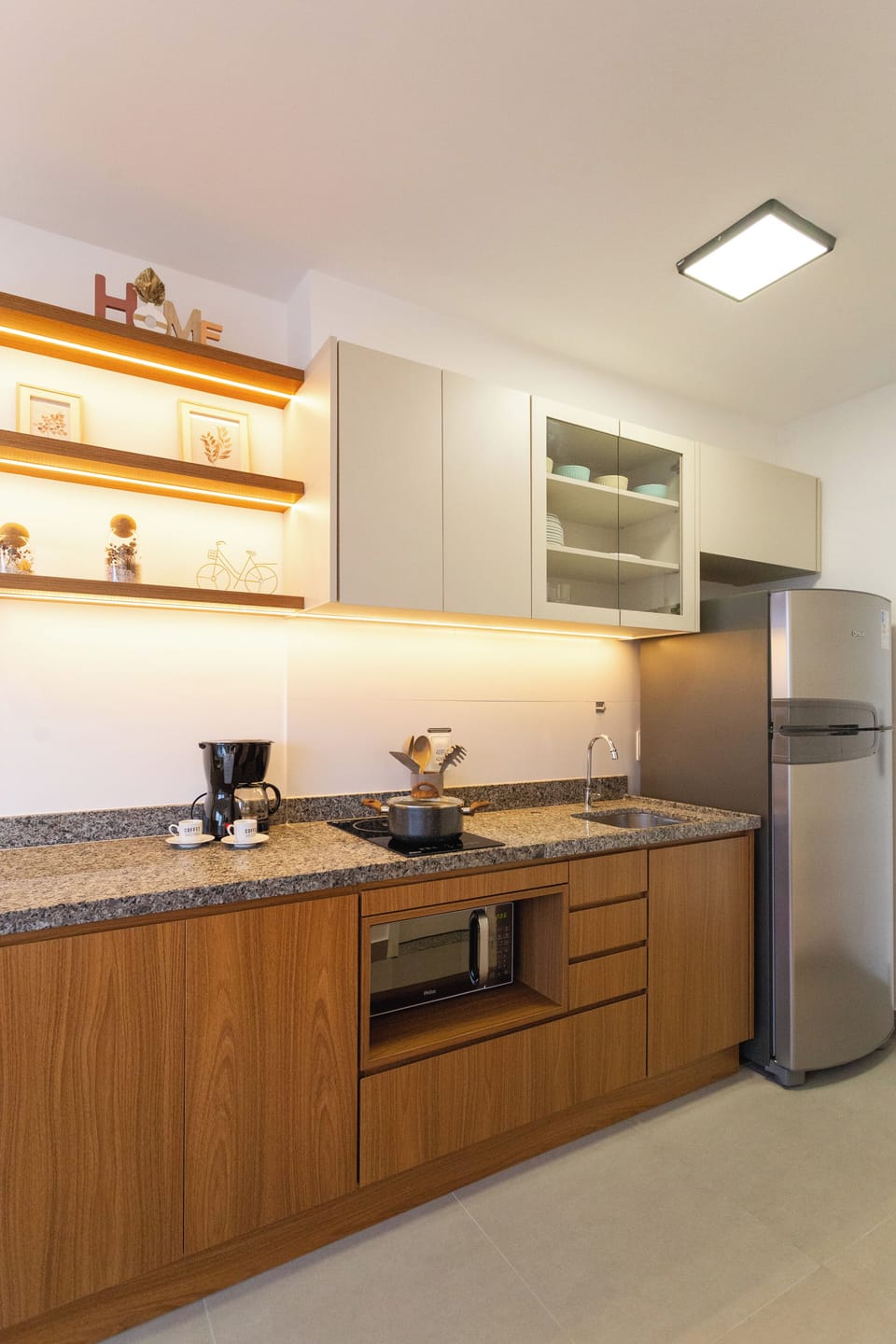 Studio | Private kitchen | Fridge, microwave, stovetop, cookware/dishes/utensils