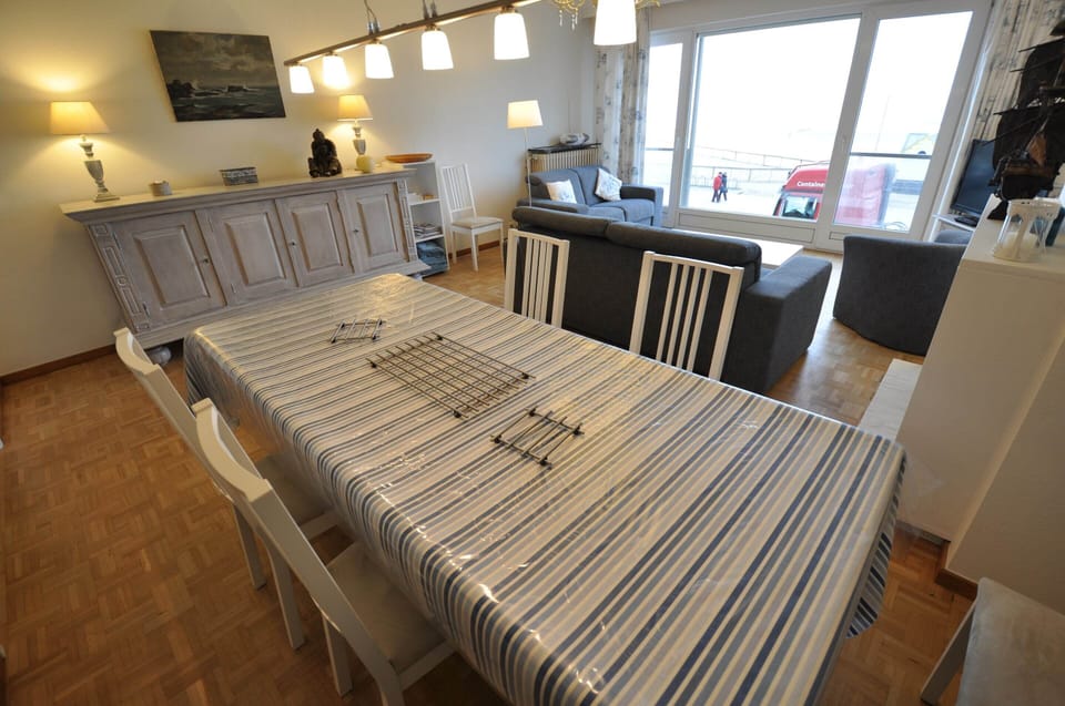 Apartment | Dining