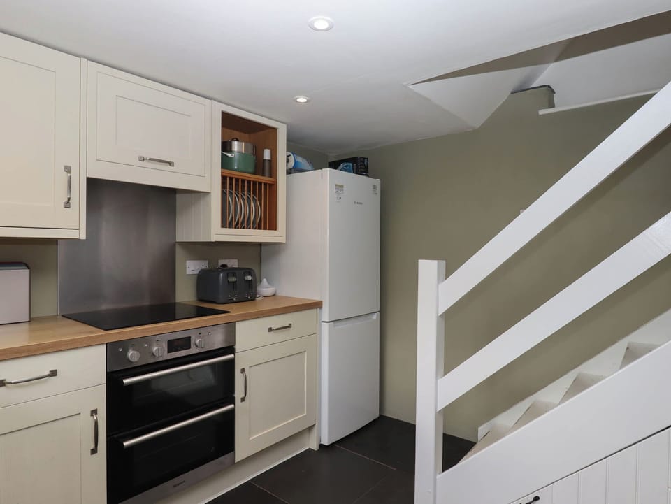 Fridge, toaster, cookware/dishes/utensils