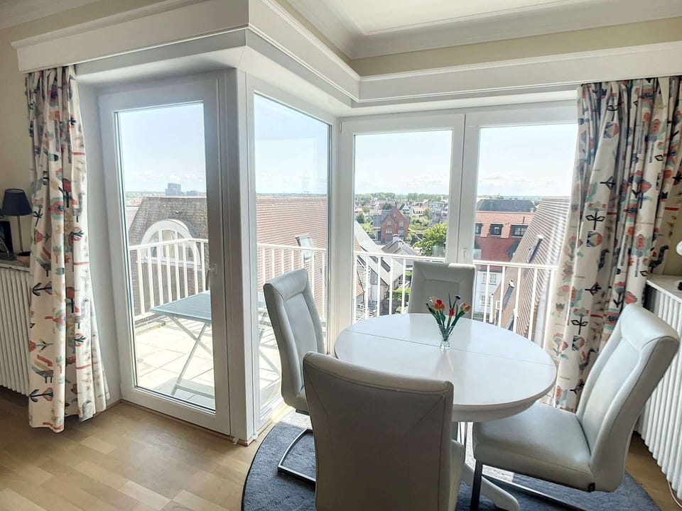 Apartment | Dining
