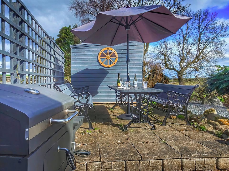 Sitting-out-area | Hogholm Farmhouse, Inverurie