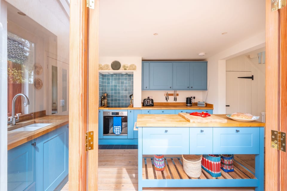 Ground Floor: Fully equipped kitchen