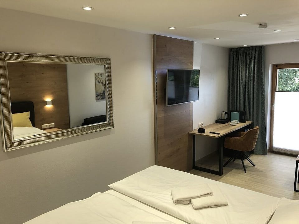Comfort Double Room, 1 King Bed, Terrace, Ground Floor | Living area