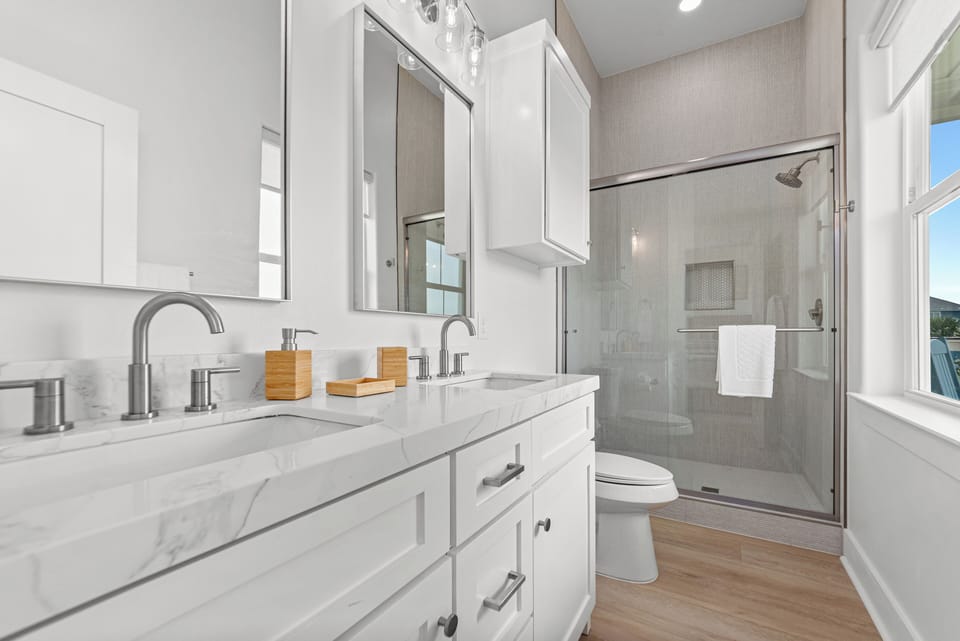 Full bath ensuite in first floor bedroom.