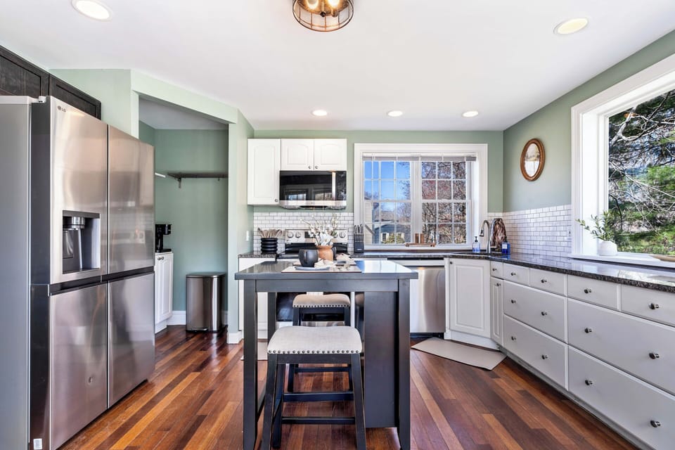 Sunlit kitchen with stainless steel charm and space to cook 🍳☀️