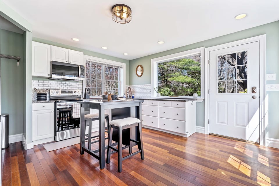 Spacious kitchen with modern touches and natural light 🌞🍴